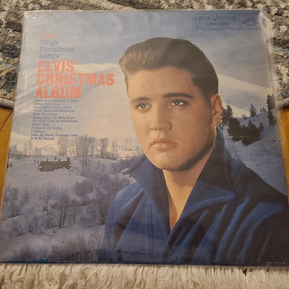 Elvis Presley Christmas Album vintage vinyl record album. VGUC